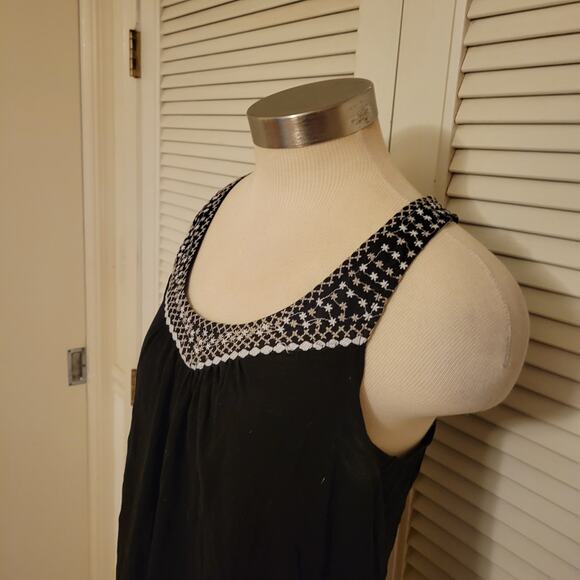 Embroidered Boho Tank Top Caslon Black White Button Back Flowy Large - Picture 2 of 6